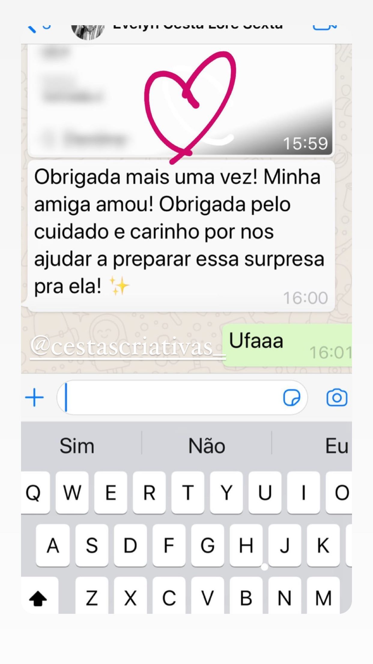Cliente satisfeita compartilhando foto da cesta